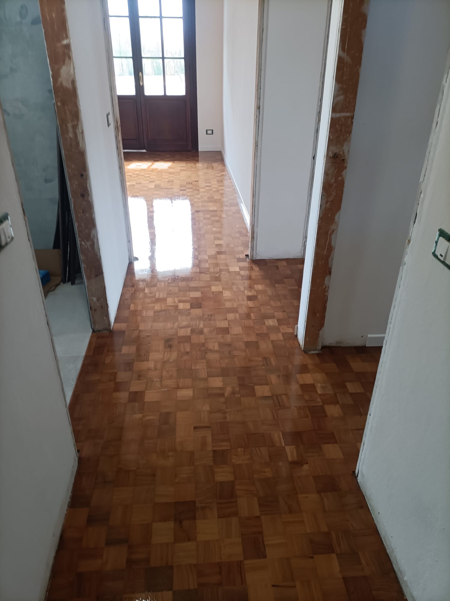 fase-lavorazione-restauro-pavimenti-parquet foto1